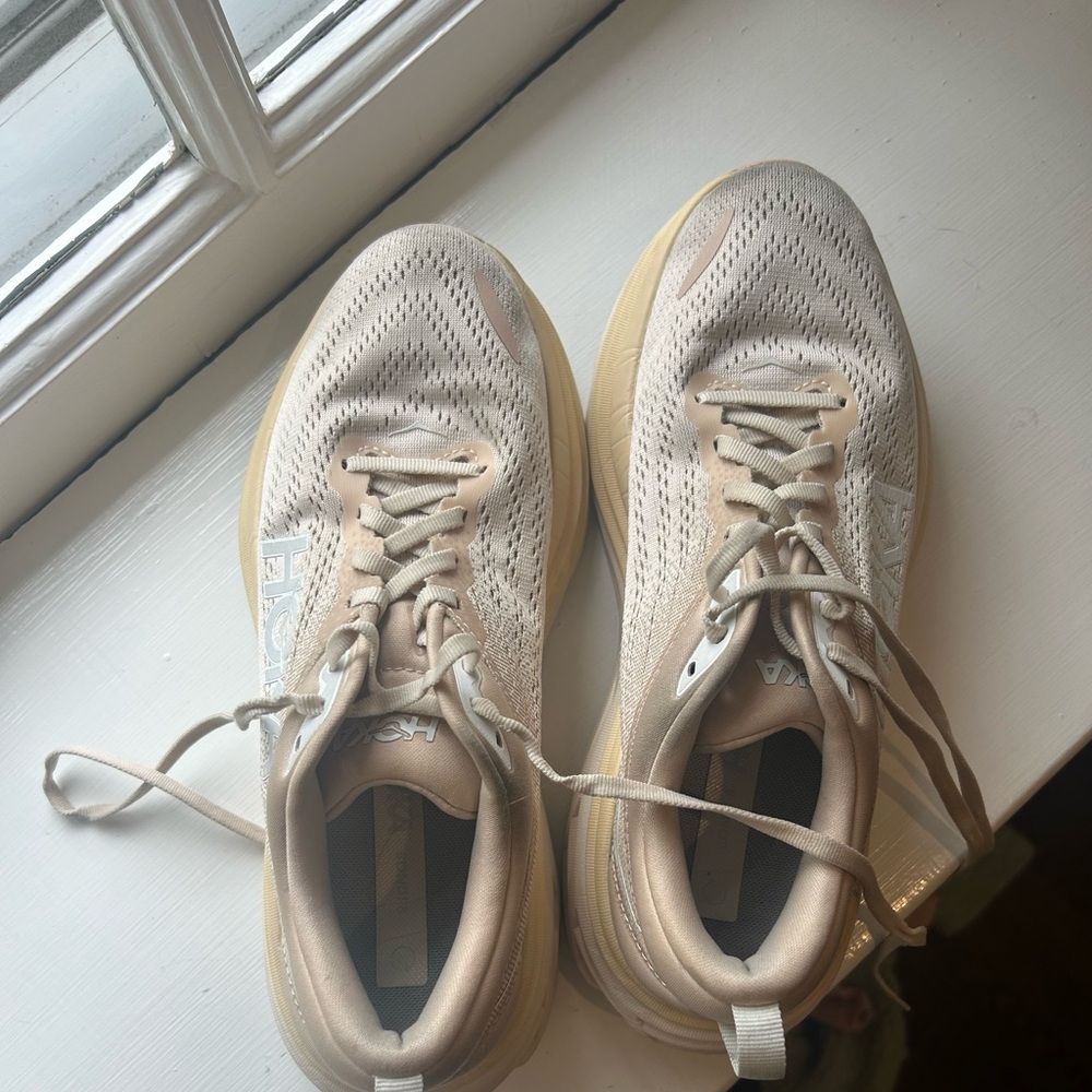 Hoka bondi 8 oat milk/barley